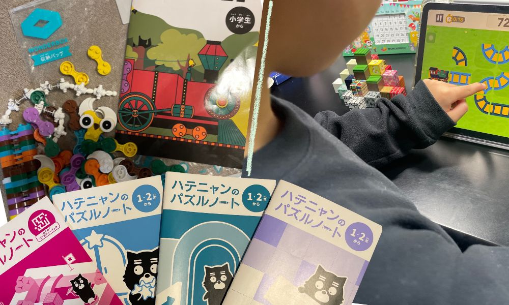 ワンダーボックスで実際に届いた教材とアプリに取り組む様子（ばたこ家の体験）